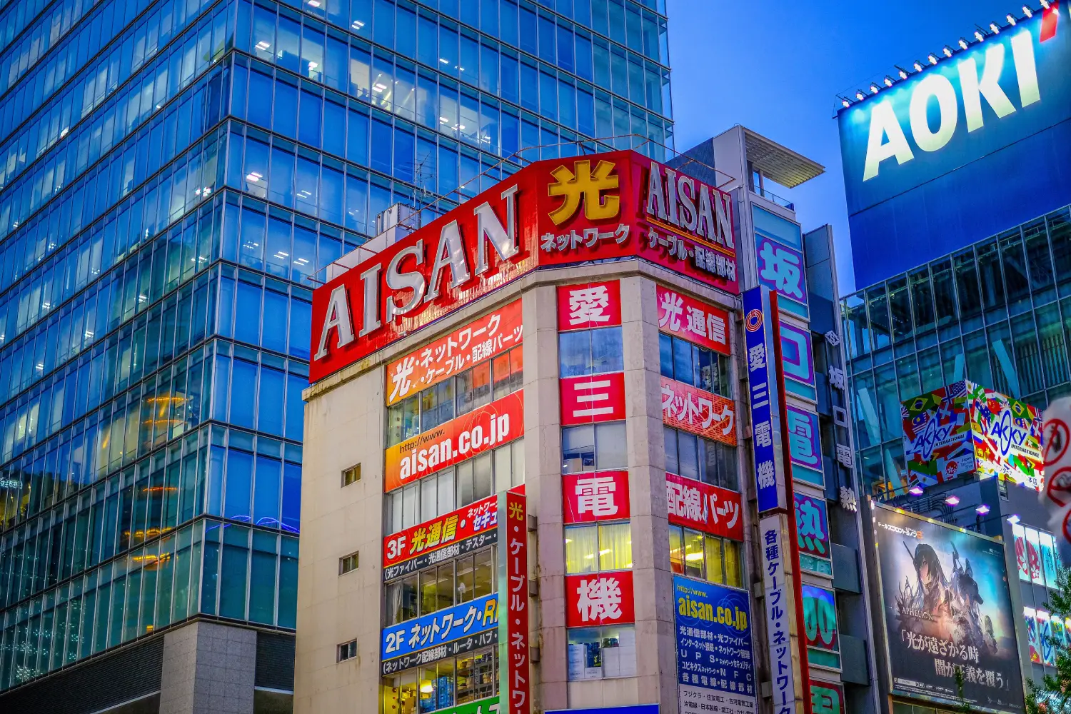 Billboard vs. Banner, Neon Box, and LED Display: Which Advertising Medium Is Best for Your Business?